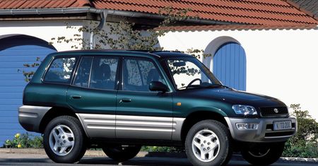 Używana Toyota RAV4 to fenomen. Ceny nie chcą spadać, auto nie chce się psuć