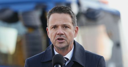 Trzaskowski zareagował na oskarżenia Morawieckiego. "Wyraz paniki"