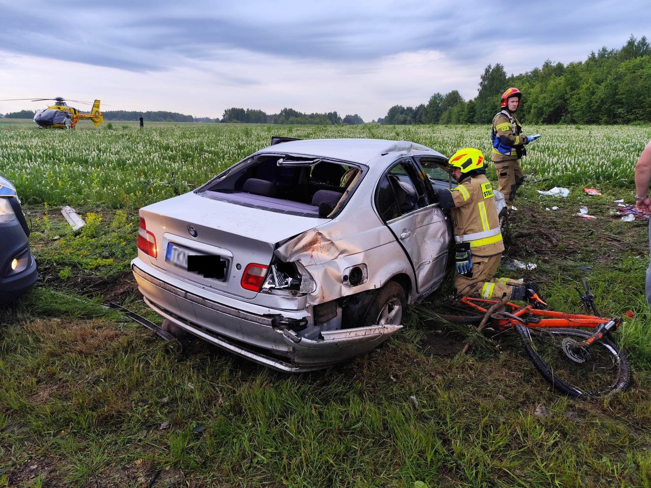 Kierowca BMW wjechał w grupę rowerzystów. 12-latek zmarł w szpitalu