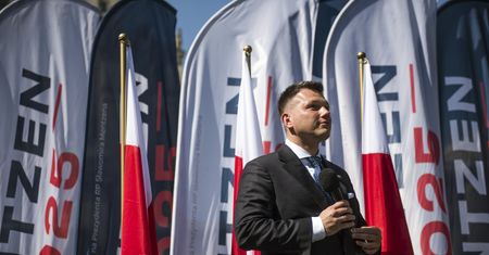 "Państwo z kartonu i trytytek". Mentzen uderza w NASK i PKW
