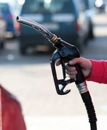 Paliwa są w dalszym ciągu tańsze niż przed rokiem