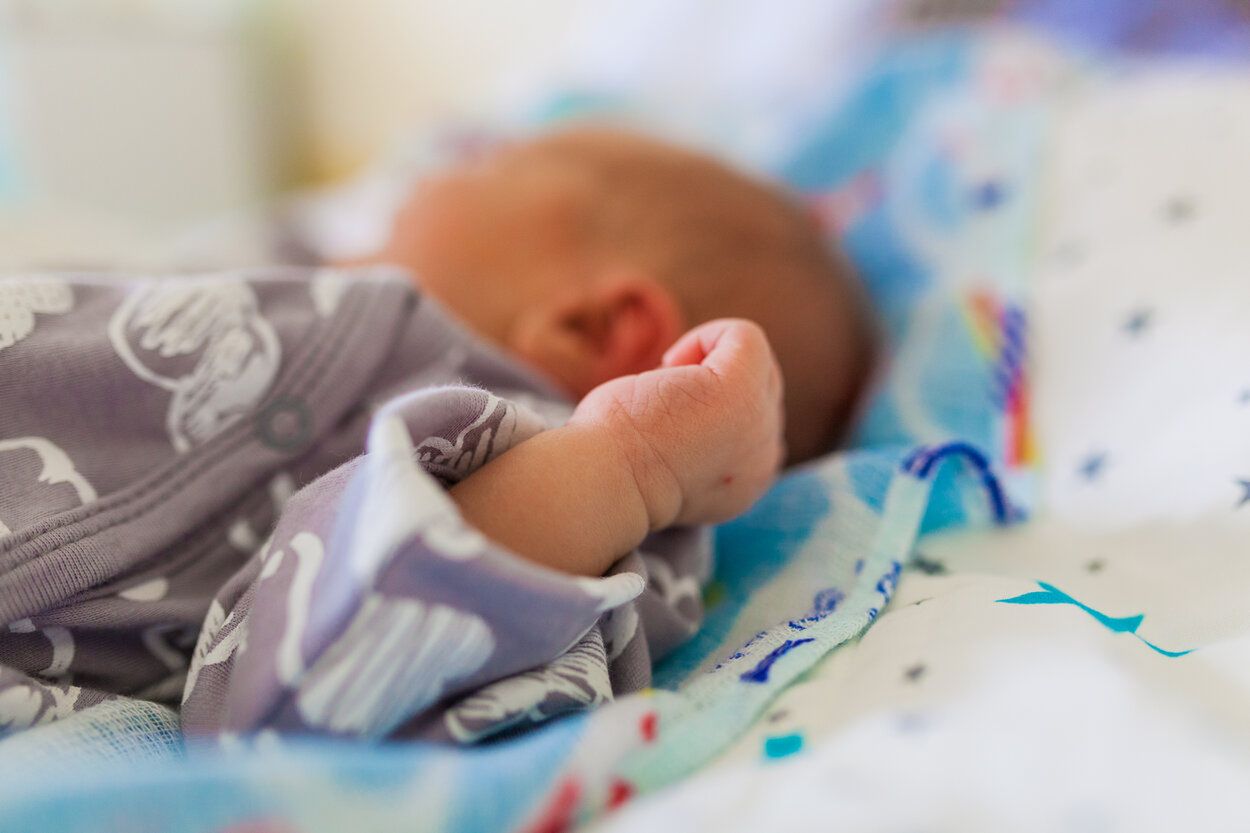 "Polki nie będą rodzić na SOR-ach". MZ wprowadza interwencyjne punkty położnicze