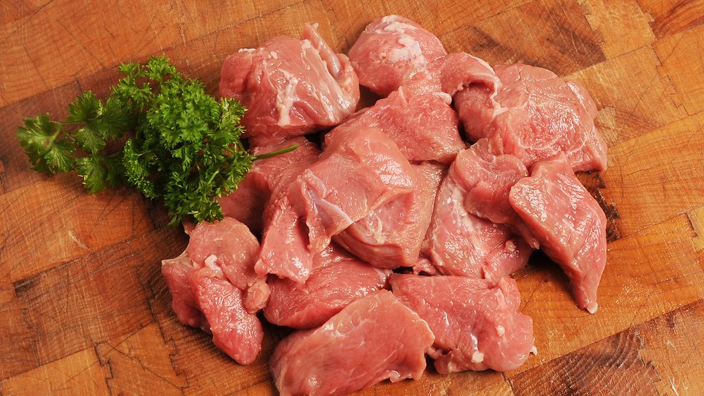 Surowa cielęcina krojona w kostkę (samo mięso z udźca i łopatki)