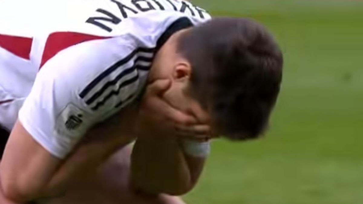 Facebook / canalplussportpolska / Na zdjęciu: Ilja Szkuryn nie wykorzystuje rzutu karnego w meczu z Lechią w PKO Ekstraklasie