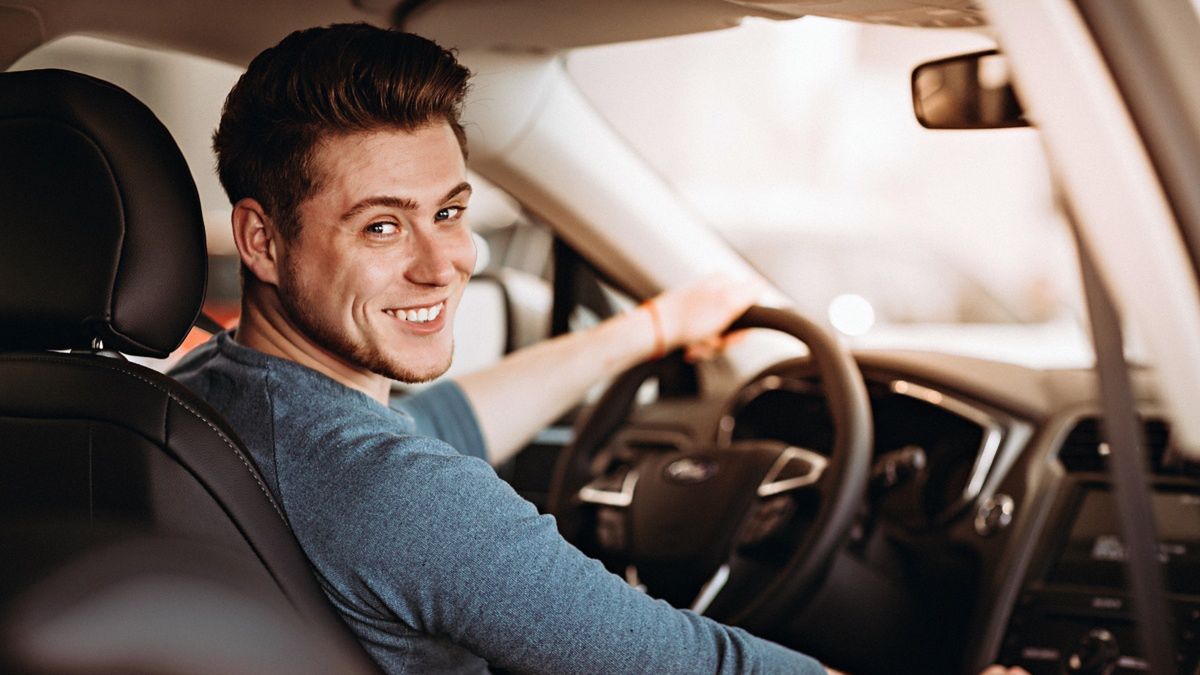 samochód car auto mężczyzna w samochodzie leasing kredyt samochodowy 