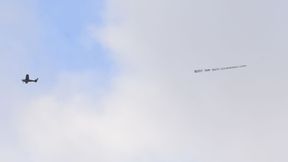 "Wylać go z roboty!". Samolot z takim transparentem nad stadionem Manchesteru
