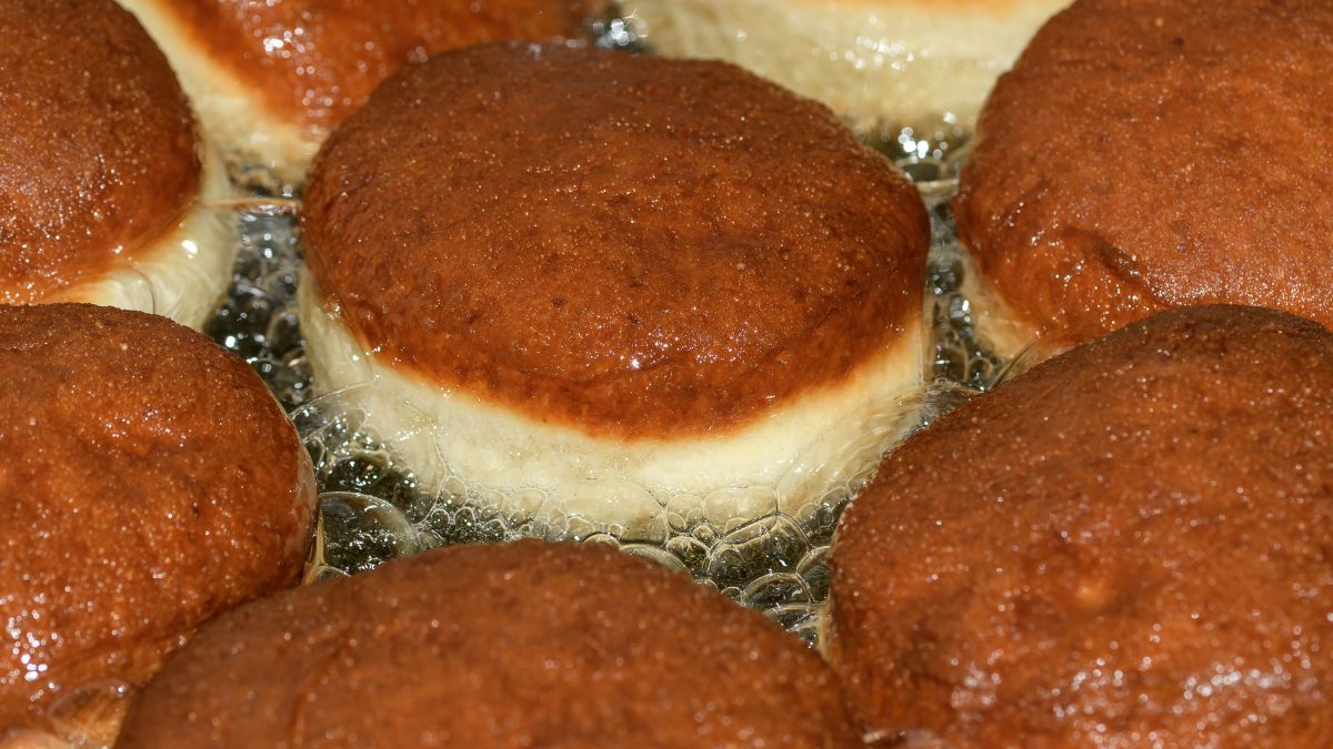 Smażenie pączków.