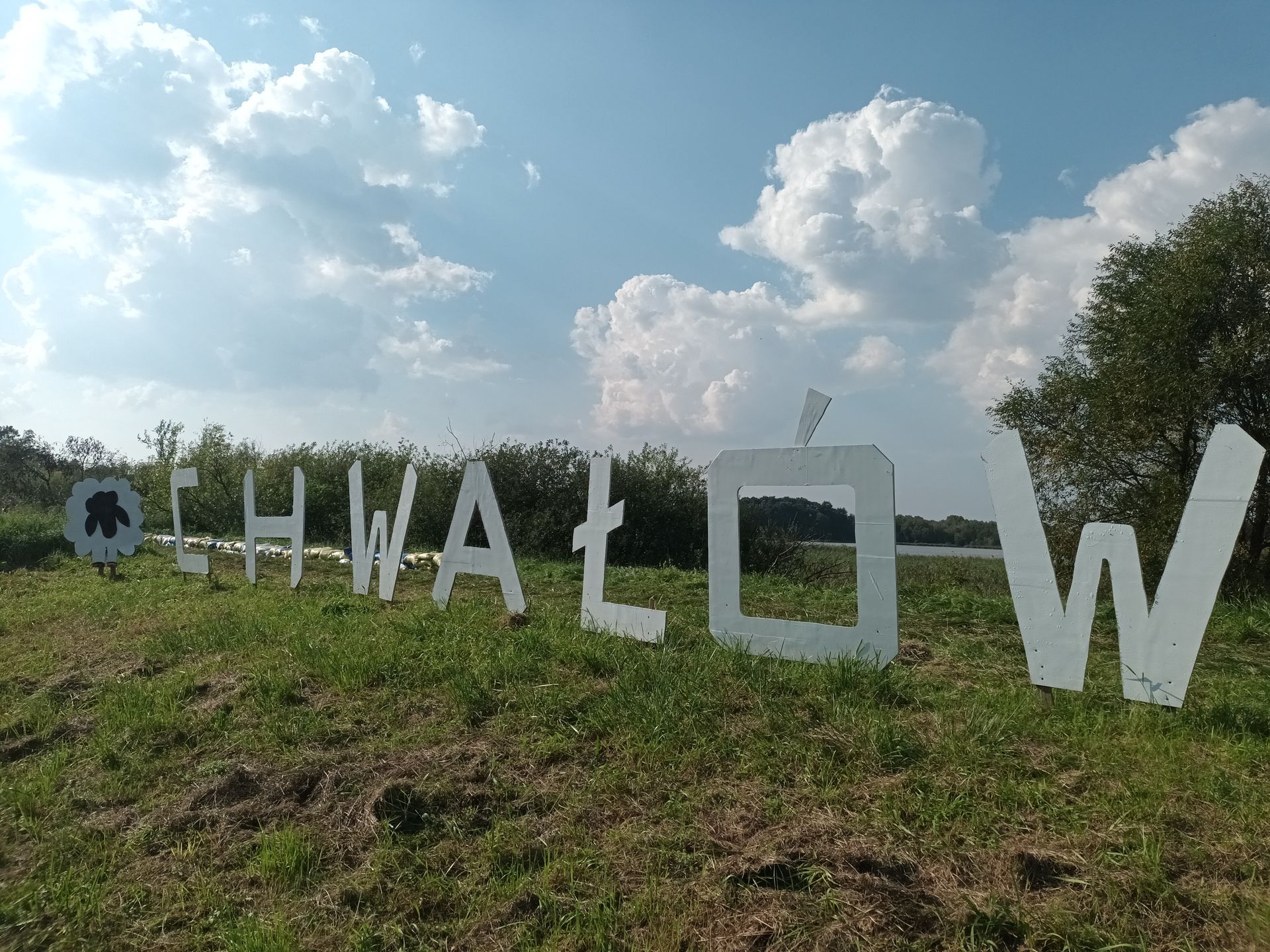 Mieszkańcy Chwałowa bronią się przed wielką wodą