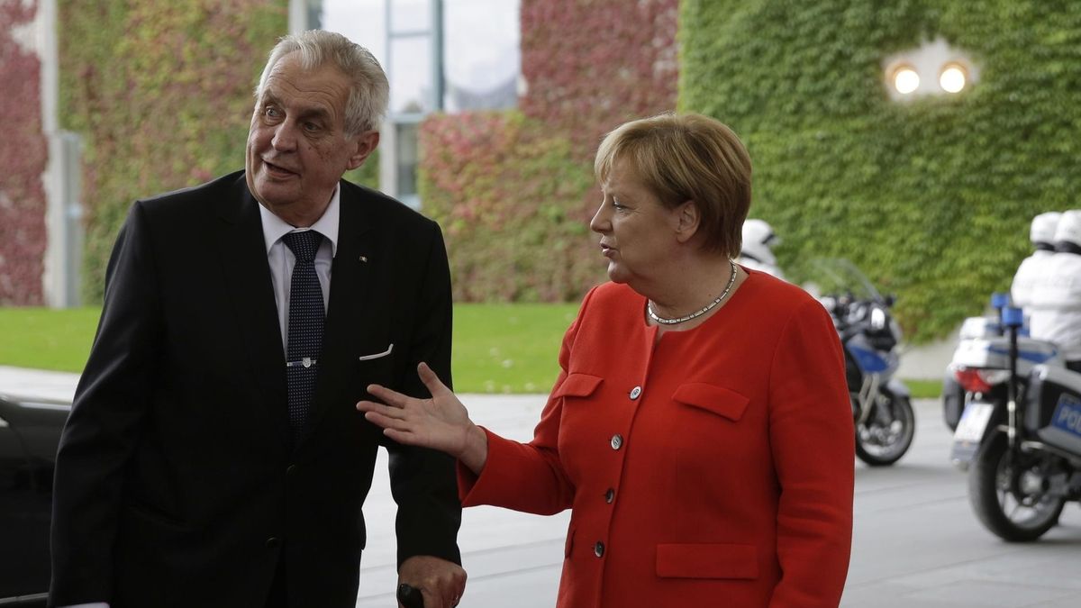 Kanclerz Niemiec Angela Merkel wita w Berlinie prezydenta Czech