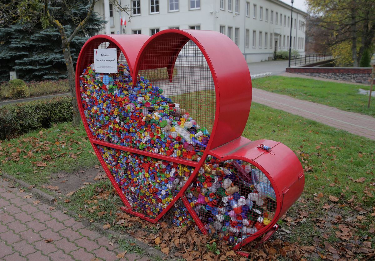 Pojemniki na zakrętki wkrótce znikną z polskich ulic