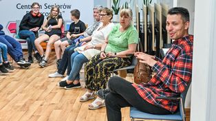 Bydgoszcz: Seniorzy i młodzież spotkali się z muzykiem Biszem