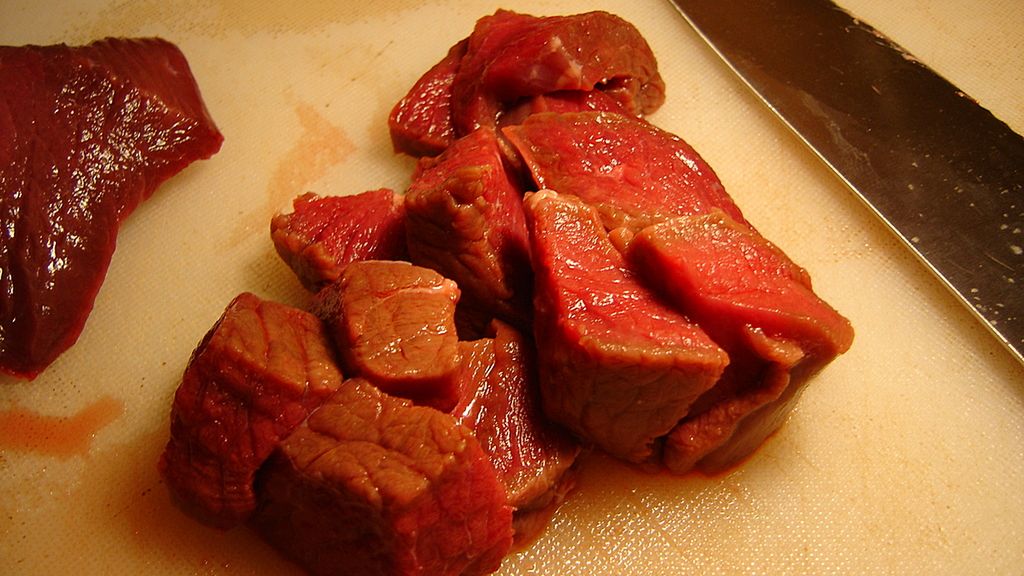 Surowe mięso z niedźwiedzia