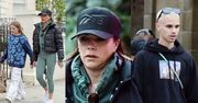 Wyluzowana Victoria Beckham wędruje ulicami Londynu pod rękę z córką, synem i potencjalną SYNOWĄ (ZDJĘCIA)
