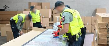 Rekordowy przemyt z Chin. Strażnicy granicy zatrzymali ponad 25 milionów złotych w papierosach