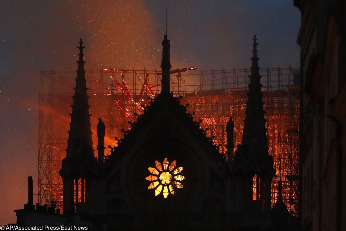Pożar Notre Dame. Historyk sztuki: widok jest równie apokaliptyczny jak World Trade Centre