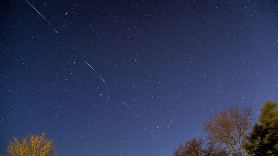 Satelity Starlink przelecą nad Polską. Rakieta Falcon 9 od SpaceX znów leci w kosmos.