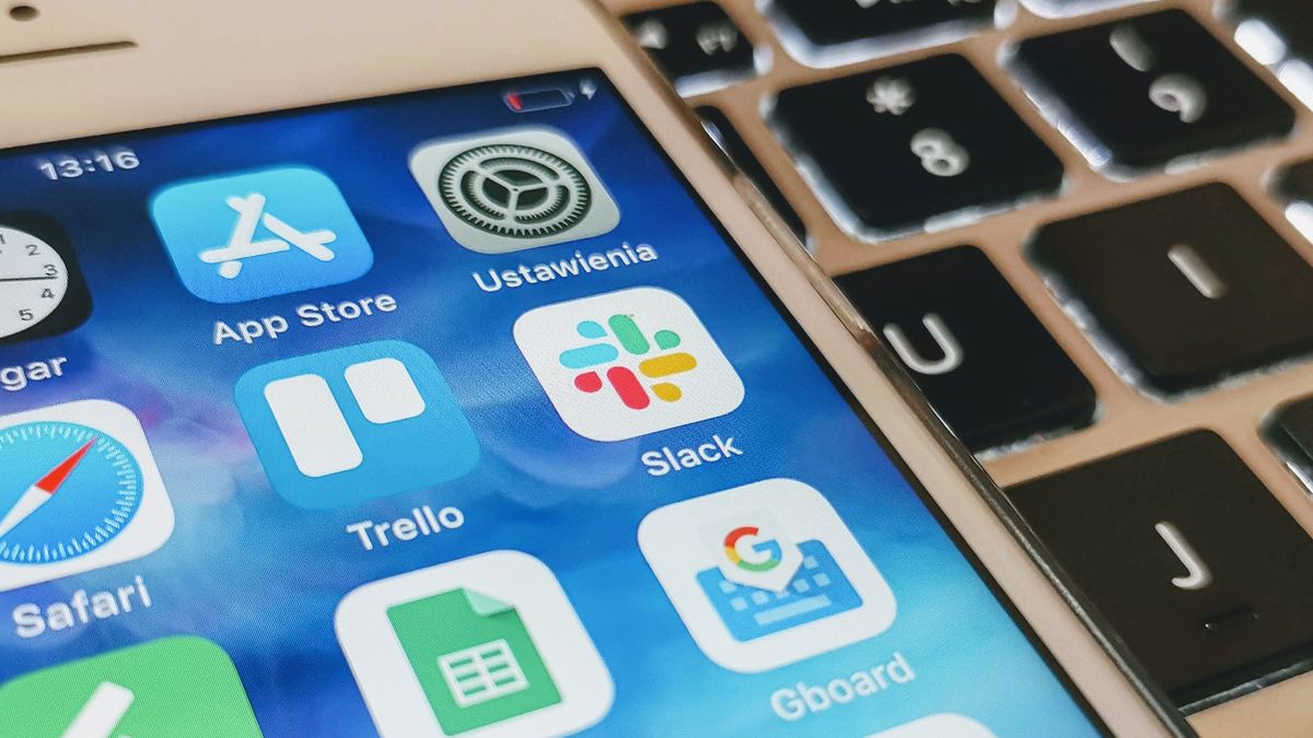 Slack, ukochany komunikator pracujących zdalnie, po latach próśb dostanie ciemny motyw