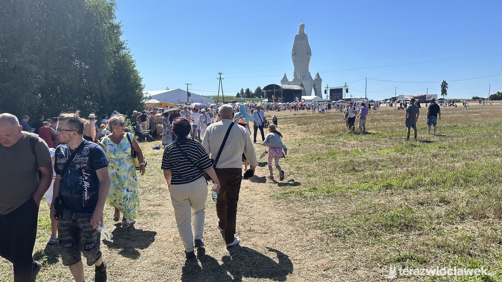 Poświęcono monumentalny pomnik Matki Bożej