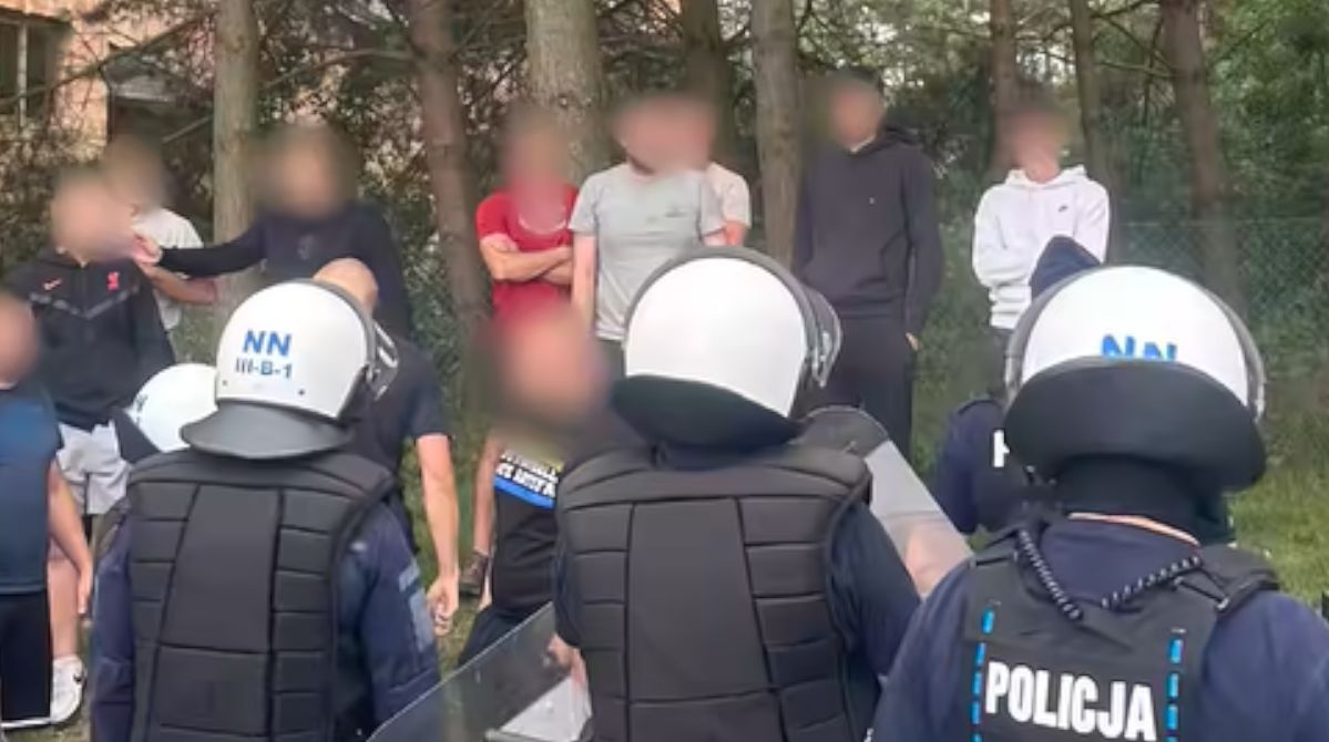 Policja nie dopuściła do starcia pseudokibiców pod Lęborkiem