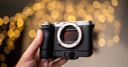 Sony prezentuje dwa nowe kompaktowe modele bezlusterkowców: A7C II oraz A7C R
