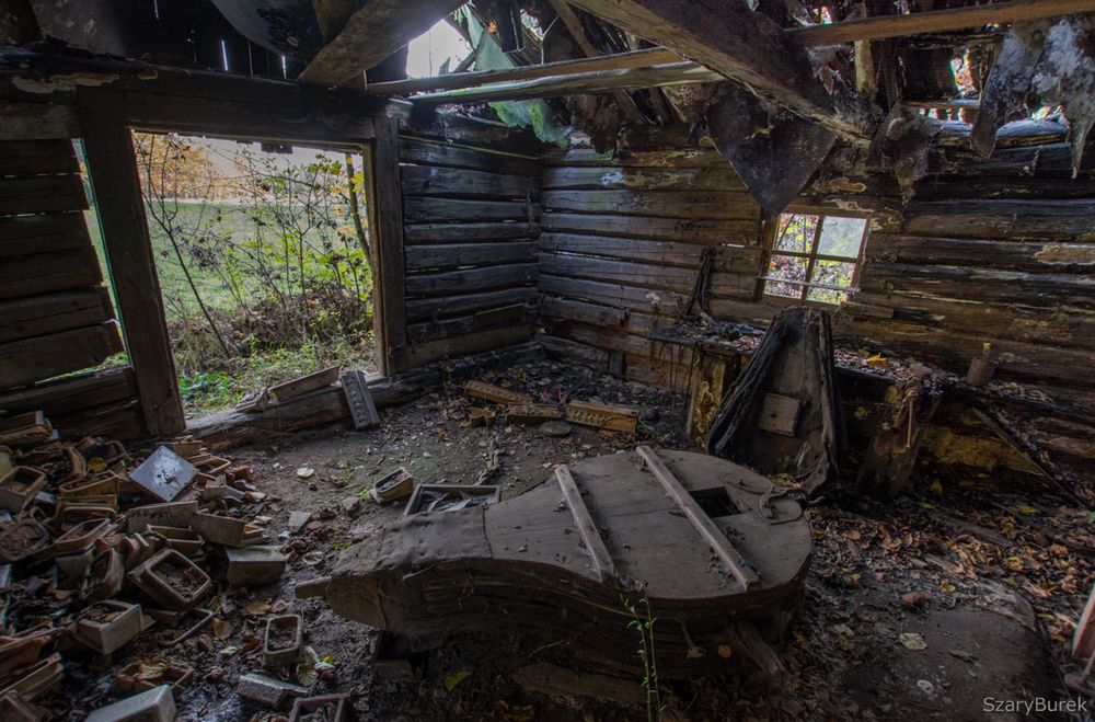 Zapomniany skarb Mazowsza: opuszczony skansen w Petrykozach 9