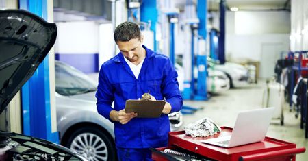 Kasy fiskalne dla lekarzy, mechaników i fryzjerów. Skończył się okres przejściowy
