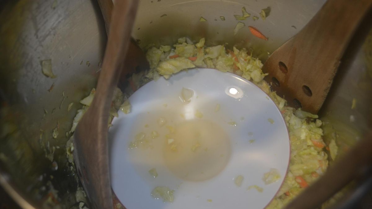 Nie wylewaj wody z ulubionej kiszonki. Picie jednej szklanki dziennie to jeden z najzdrowszych nawyków