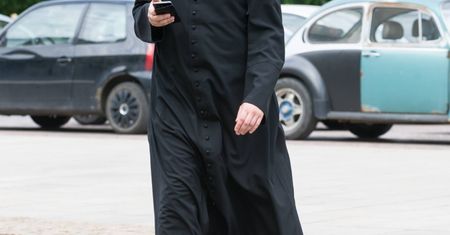 Ma romans z księdzem. "Nie mamy wyrzutów sumienia"