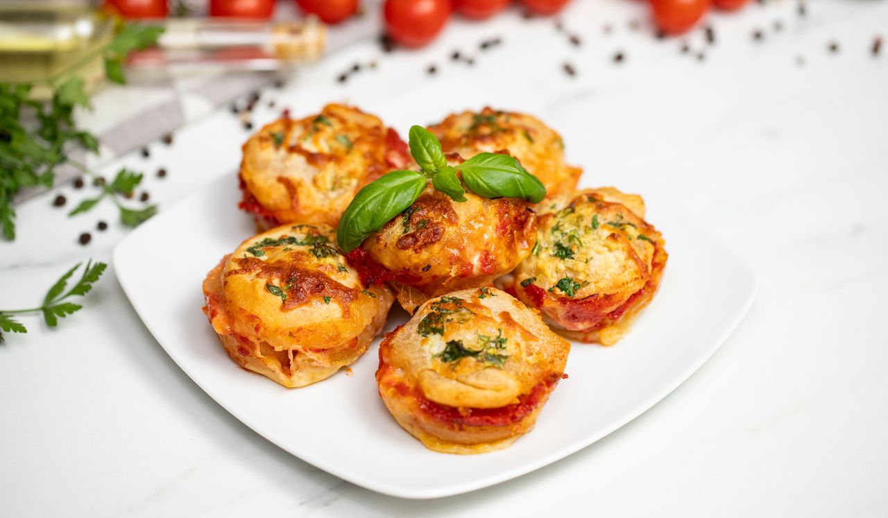 Pizza cupcakes: The perfect party snack and dinner delight