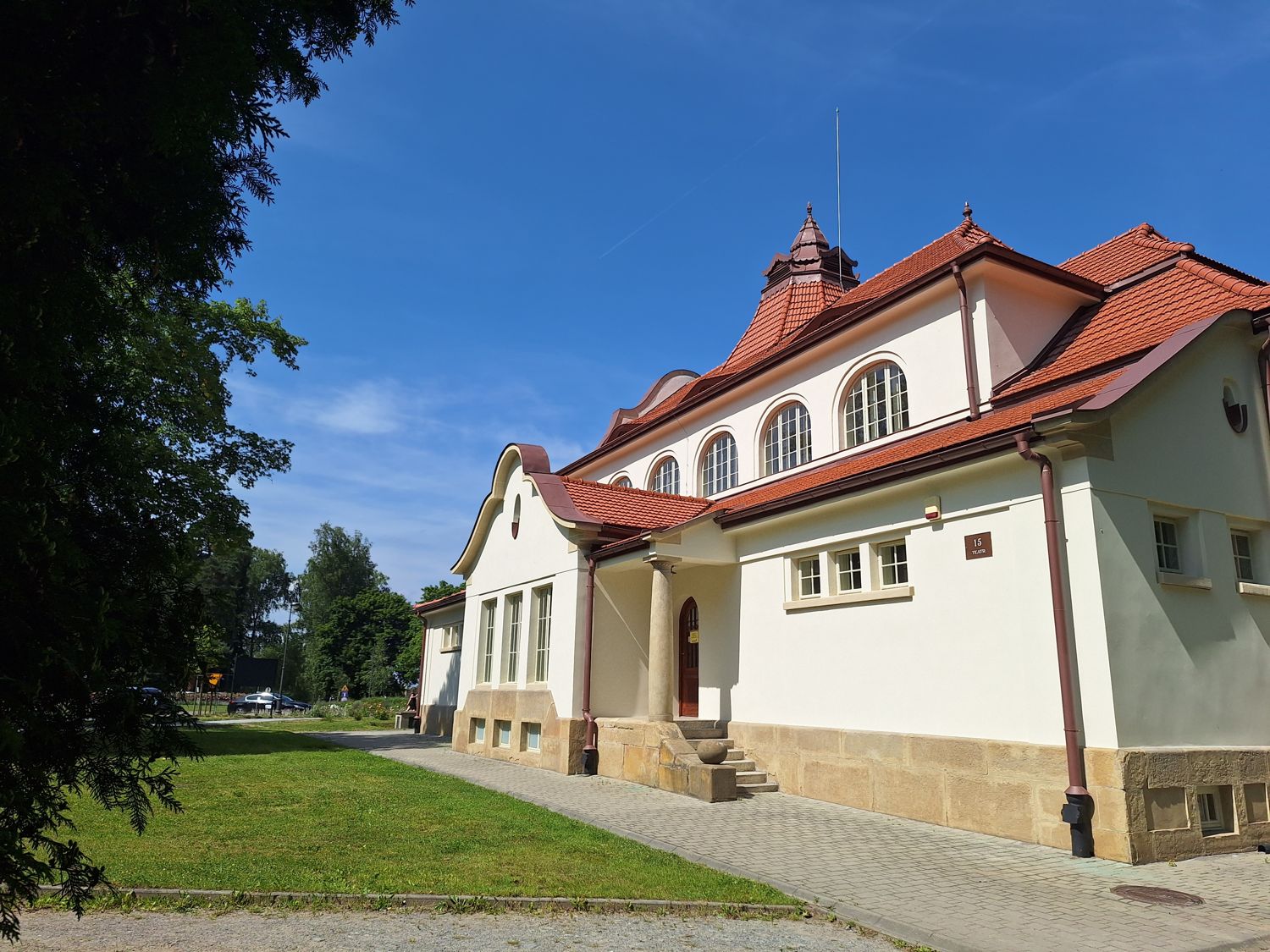 Szpitalny teatr. To tu Kroll zamknął polski personel medyczny 