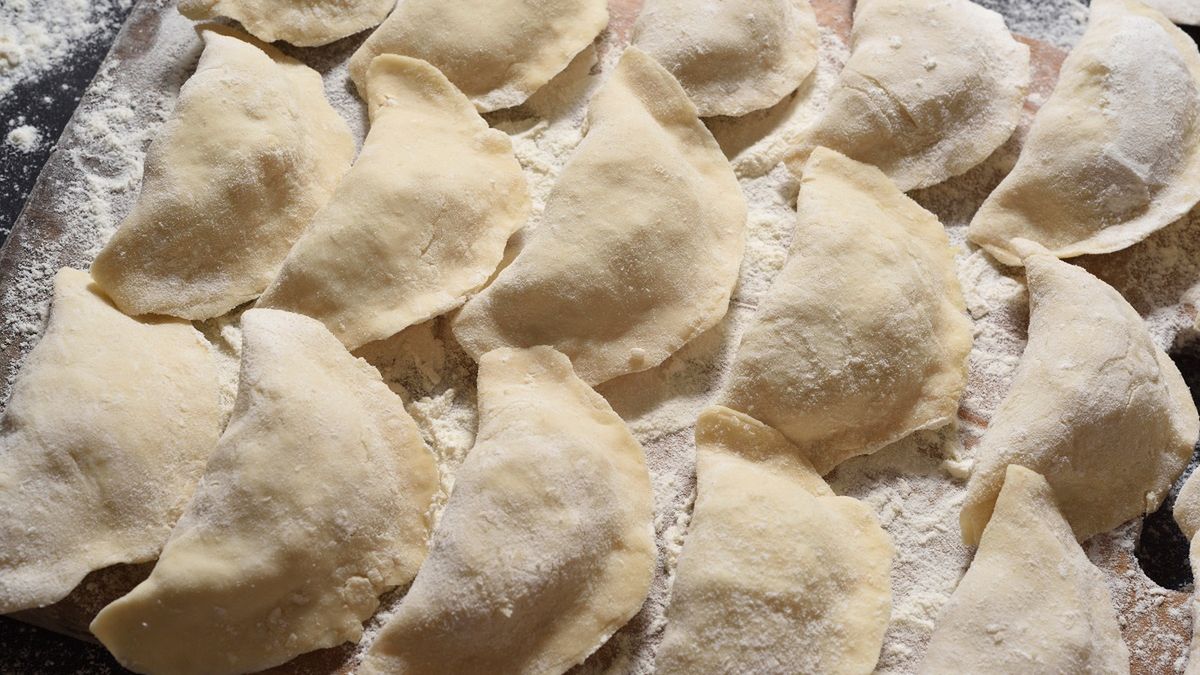 Pierogi na święta można przygotować wcześniej i zamrozić.