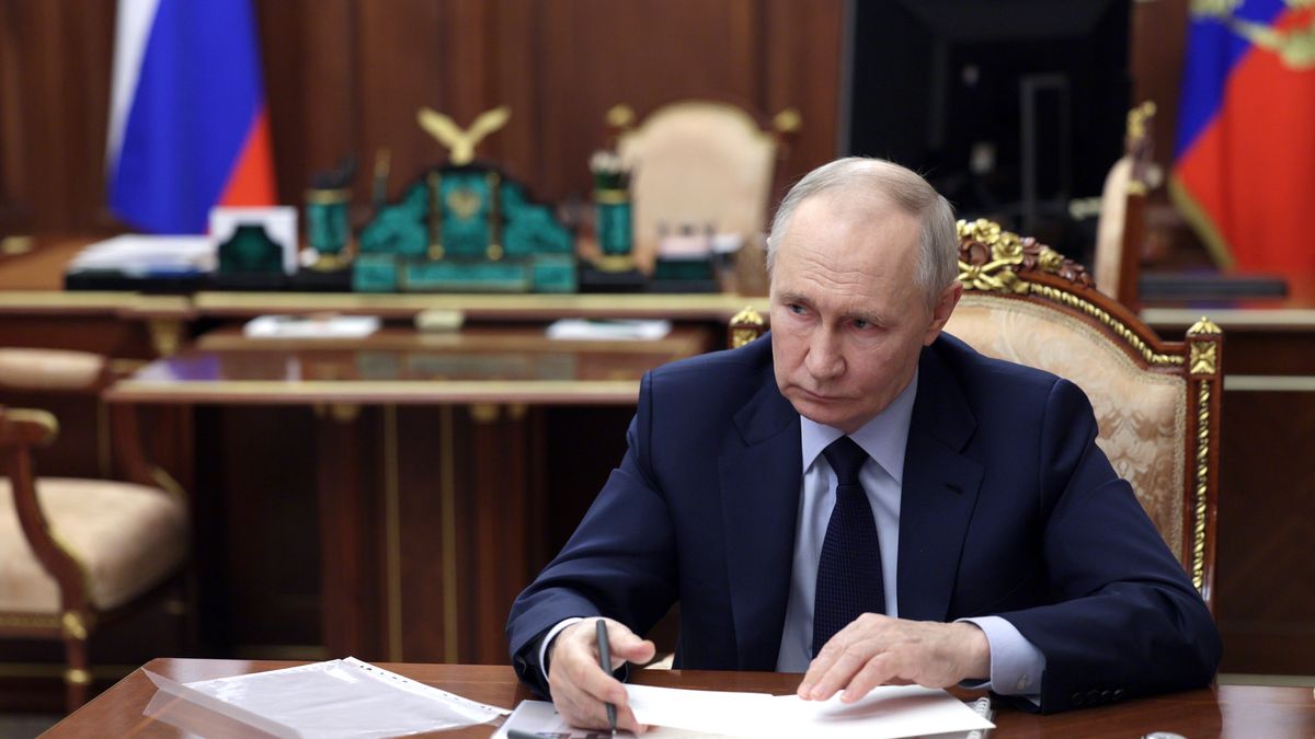 Russian President Vladimir Putin meets with Acting Governor of the Kursk Region Alexander Khinshtein at the Kremlin in Moscow, Russia, 05 February 2025. EPA/GAVRIIL GRIGOROV / SPUTNIK / KREMLIN POOL MANDATORY CREDIT Dostawca: PAP/EPA.