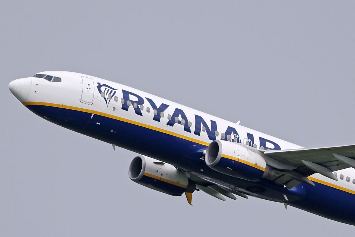 Samolot Ryanair (zdjęcie podglądowe)