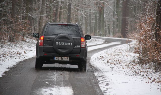 Suzuki Grand Vitara 2.4 Premium bezpieczniej na czterech