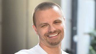 Marcin Hakiel pozdrawia znad polskiego morza, publikując zdjęcie z WSZYSTKIMI DZIEĆMI