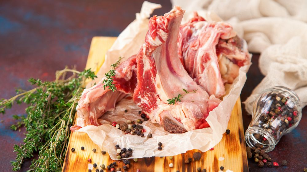 Surowe żeberka z cielęciny australijskiej (mięso i tłuszcz)