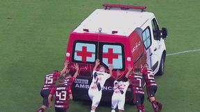 Niecodzienna sytuacja na meczu w Brazylii. Karetka nie mogła zjechać z boiska