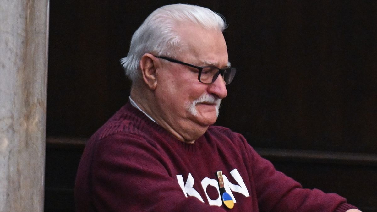 Lech Wałęsa w Sejmie podczas expose Mateusza Morawieckiego