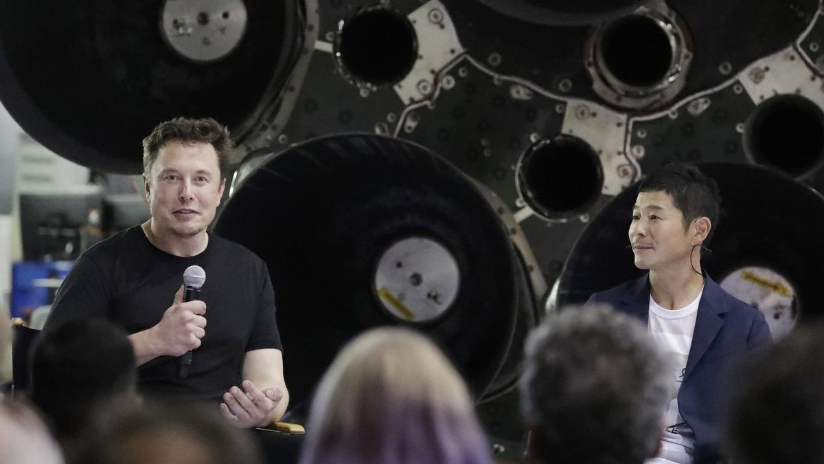 Elon Musk i Yusaku Maezawa. To właśnie 42-letni Japończyk za kilka lat poleci z firmą Muska w kosmos