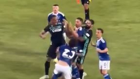 Dantejskie sceny podczas meczu. Pomylili boisko z bokserskim ringiem [WIDEO]