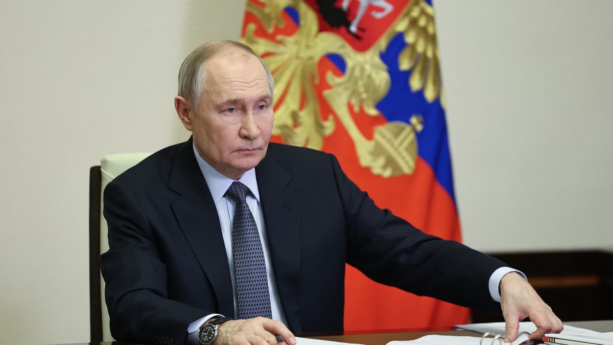 Russian President Vladimir Putin holds the 47th meeting of the 'Pobeda' (Victory) Organizing Committee to discuss the preparations for the celebration of the 80th anniversary of victory in the Great Patriotic War of 1941-1945, via videoconference at the Novo-Ogaryovo state residence outside Moscow, Russia, 15 January 2025. EPA/ALEXANDER KAZAKOV/SPUTNIK/KREMLIN POOL / POOL MANDATORY CREDIT Dostawca: PAP/EPA.