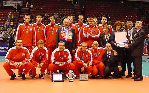 Mostostal-Azoty Kędzierzyn-Koźle po zwycięstwie 3:0 nad Paris Volley i wywalczeniu trzeciego miejsca w Final Four Ligi Mistrzów w sezonie 2002/03 / fot: zaksa.net