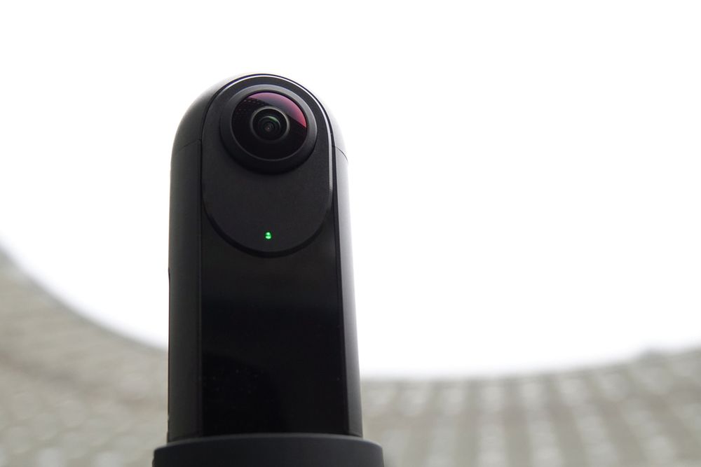 Nagrywanie filmów w nowej odsłonie. Wypróbuj kamerę 360 2