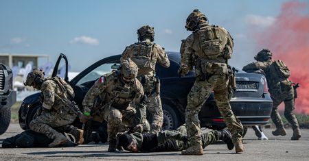 Uwaga w Warszawie. GROM będzie na ulicach