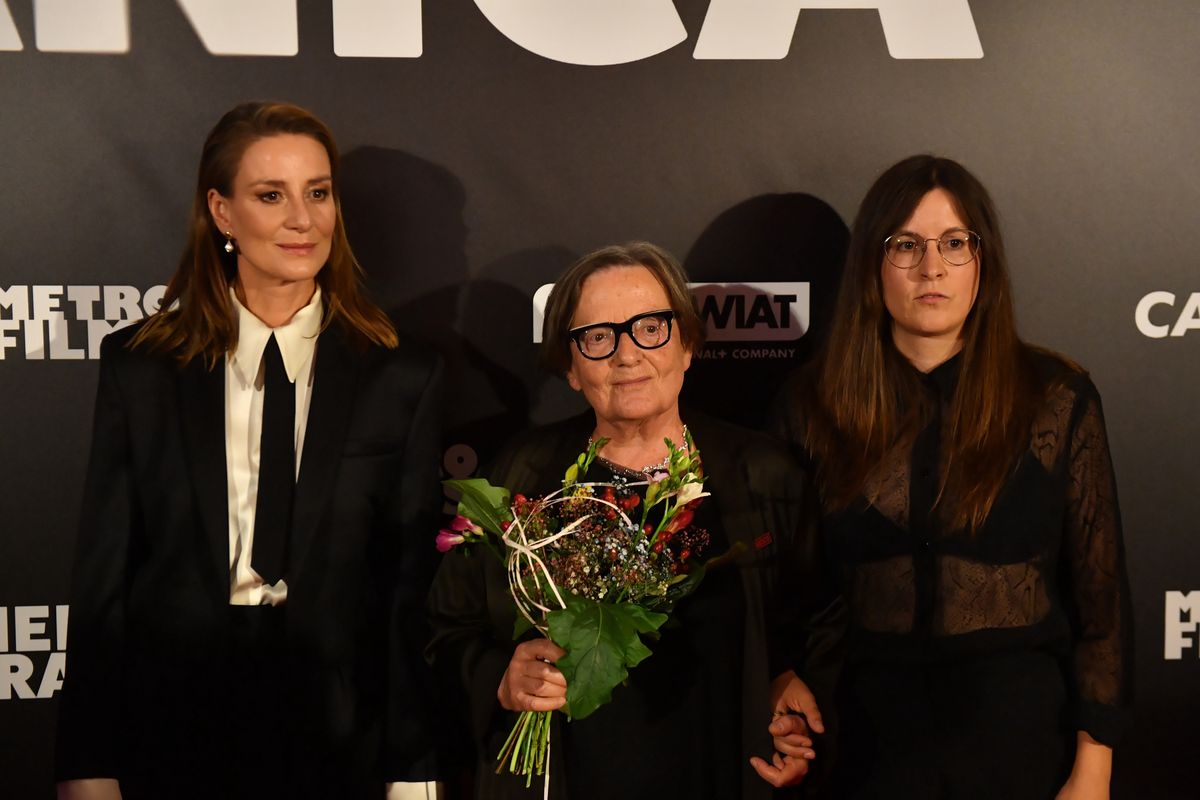 Od lewej: Maja Ostaszewska, Agnieszka Holland i Katarzyna Warzecha na premierze filmu "Zielona granica"