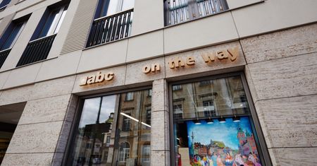Sieć abc otwiera sklep nr 8000 i idzie na wojnę z Żabką