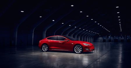 Tesla Model S pobiła rekord. Tylko na nie tym torze, co trzeba
