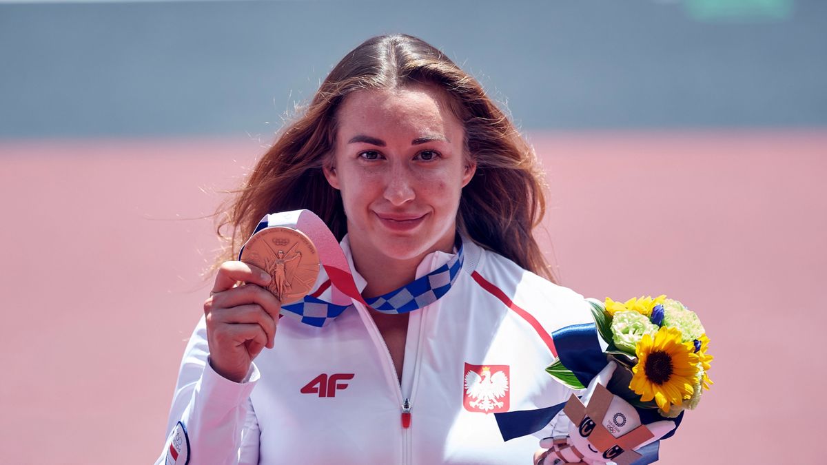 Zdjęcie okładkowe artykułu: PAP / Leszek Szymański / Na zdjęciu: Malwina Kopron z brązowym medalem IO w Tokio