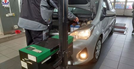 Oświetlaj, nie oślepiaj. Trwa akcja bezpłatnego badania jakości posiadanych świateł w samochodzie