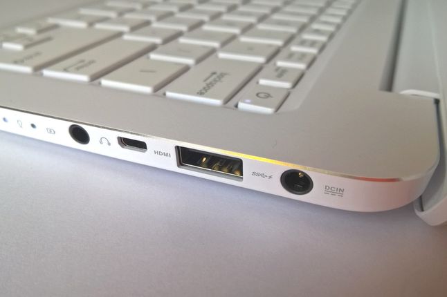 ASUS UX305 - gniazdo USB przeznaczone do ładowania
